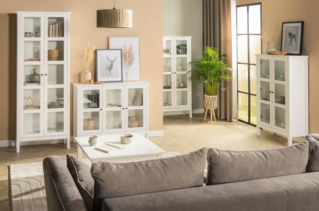 Co postawić w kącie w salonie, aby ożywić wnętrze i zaoszczędzić miejsce