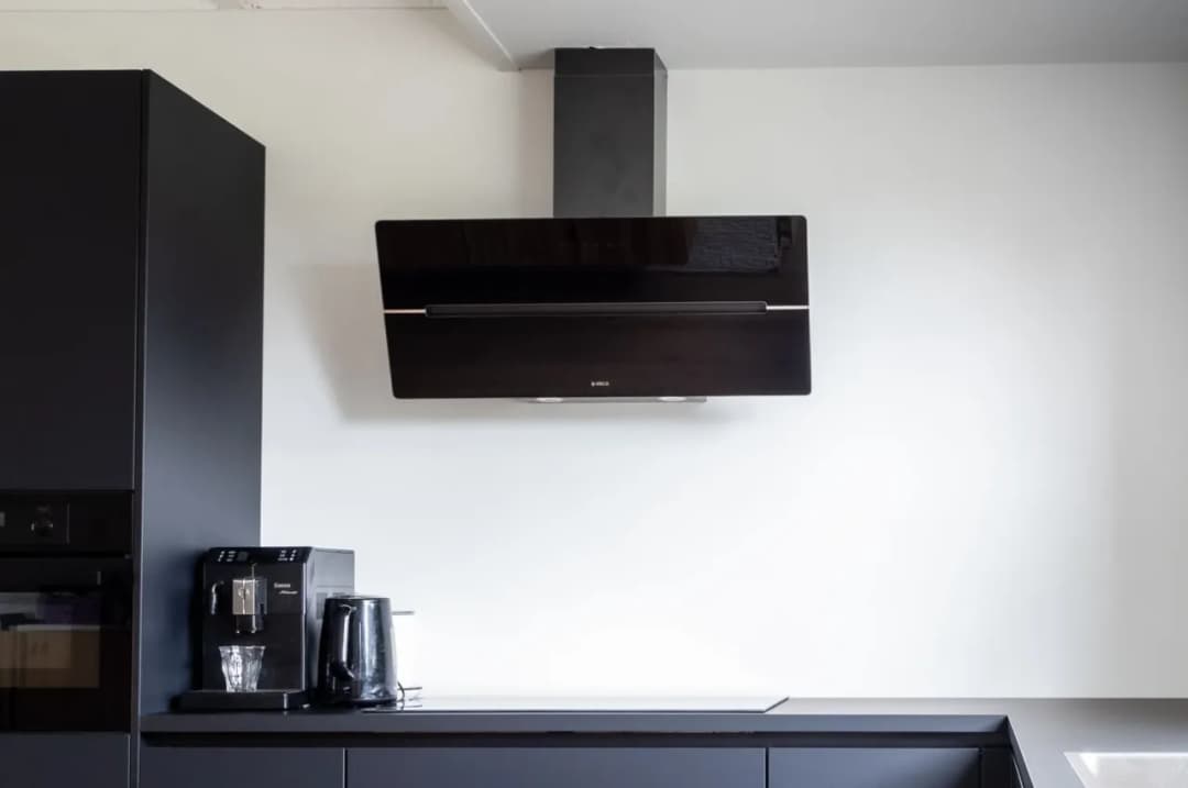 Na jakiej wysokości pochłaniacz w kuchni? Kluczowe zasady montażu