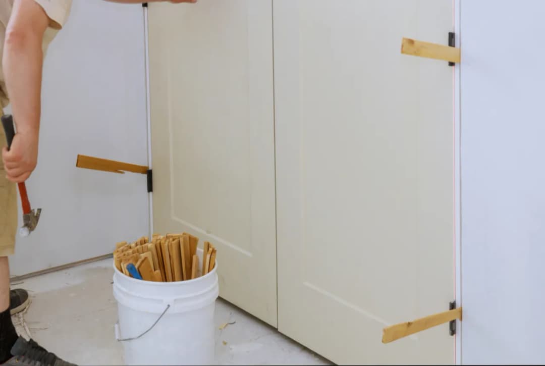 Ile trwa montaż drzwi? Poznaj czynniki wpływające na czas instalacji