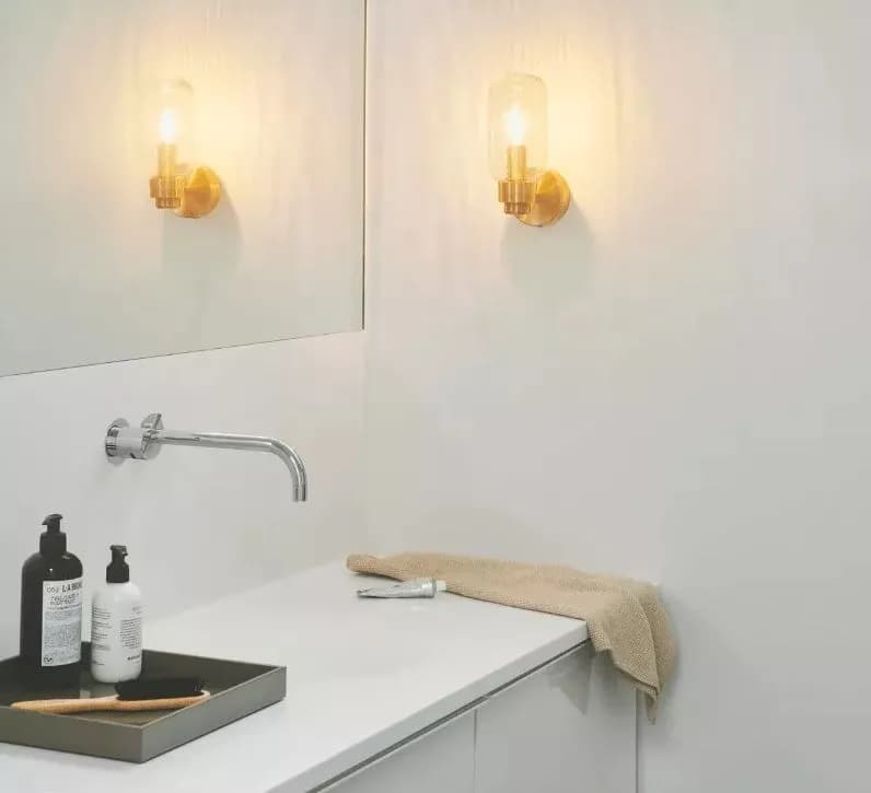 Jak oświetlić łazienkę: sprawdzone sposoby na funkcjonalne i stylowe światło