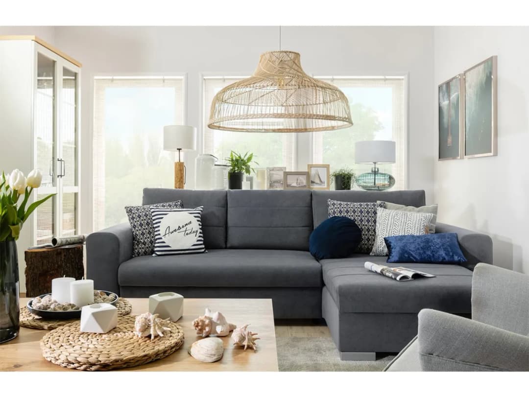 Pomysły na parapet w salonie, które ożywią Twoje wnętrze